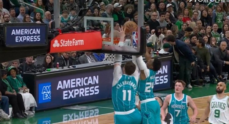 开云体育官网-抢着吃饼！克尼佩尔抛传米勒与卡尔克布伦纳同时起跳完成空接得分